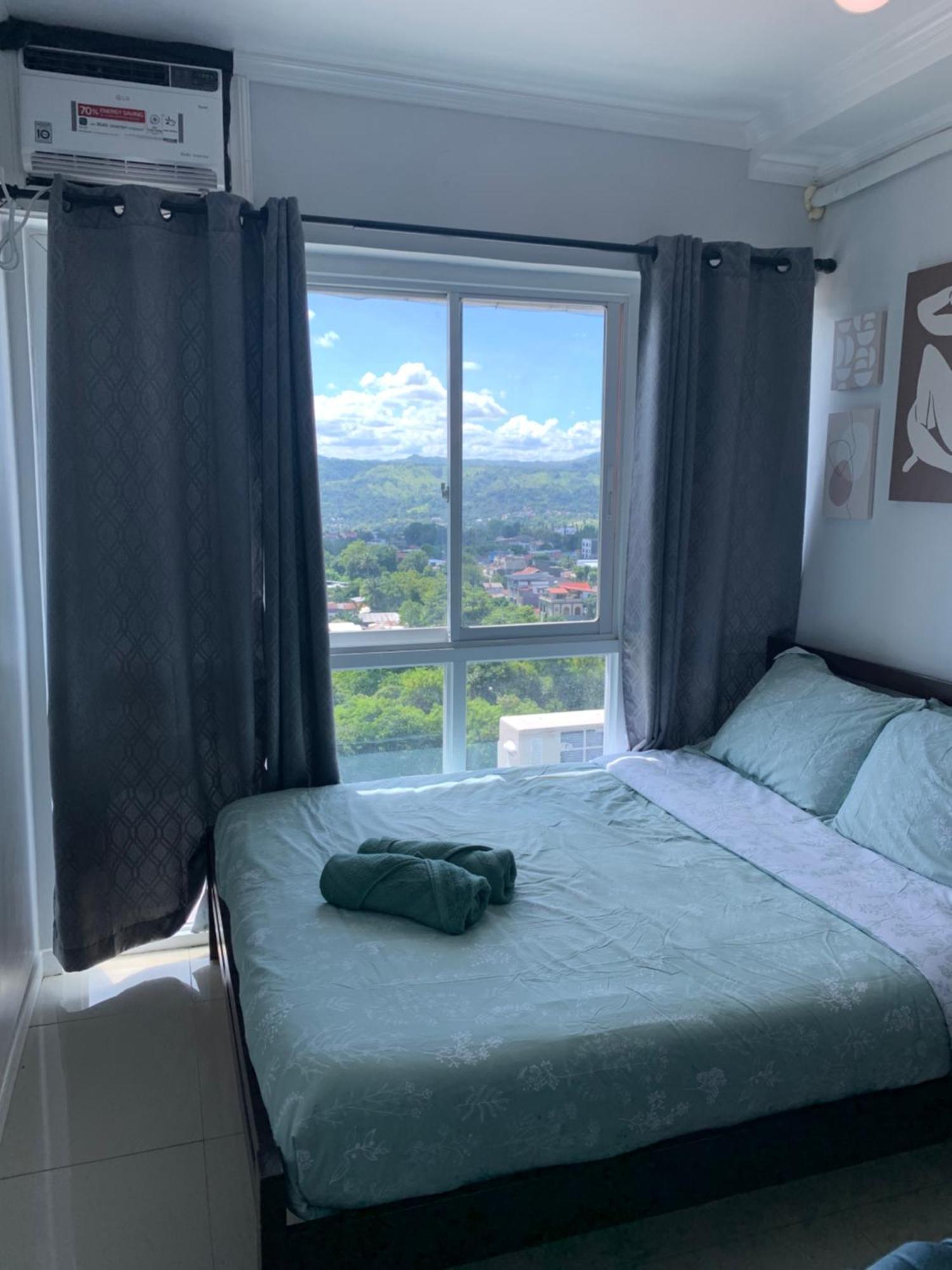 Spacious 2-Bedroom Condo,Wifi,Netflix,Free Parking Кагаян-де-Оро Экстерьер фото