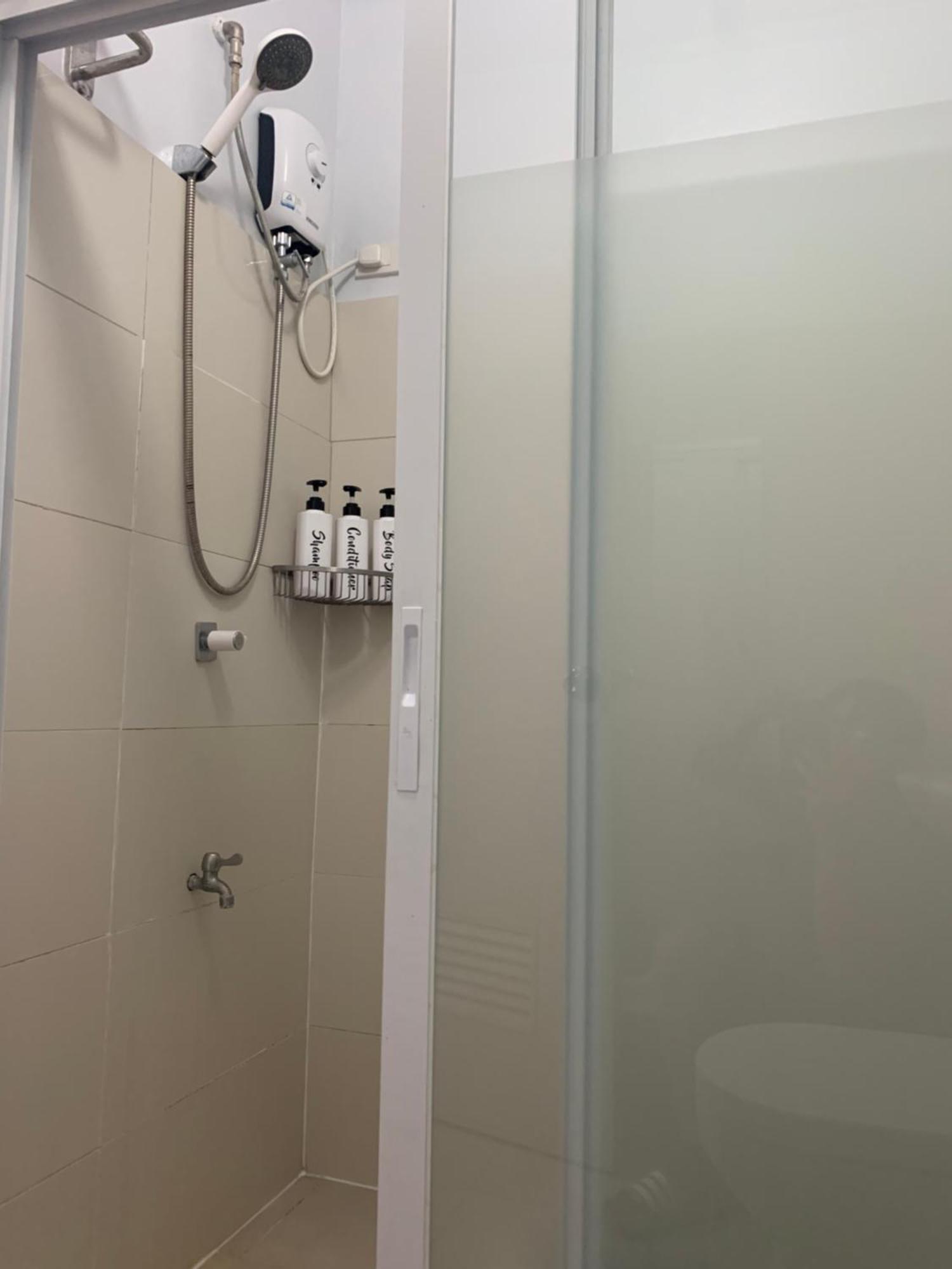 Spacious 2-Bedroom Condo,Wifi,Netflix,Free Parking Кагаян-де-Оро Экстерьер фото